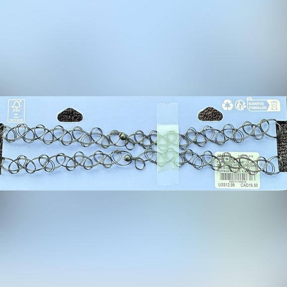 Claire’s Best Friends Chokers Black & White Split Heart Yin Yang Glow in Dark - Picture 8 of 9